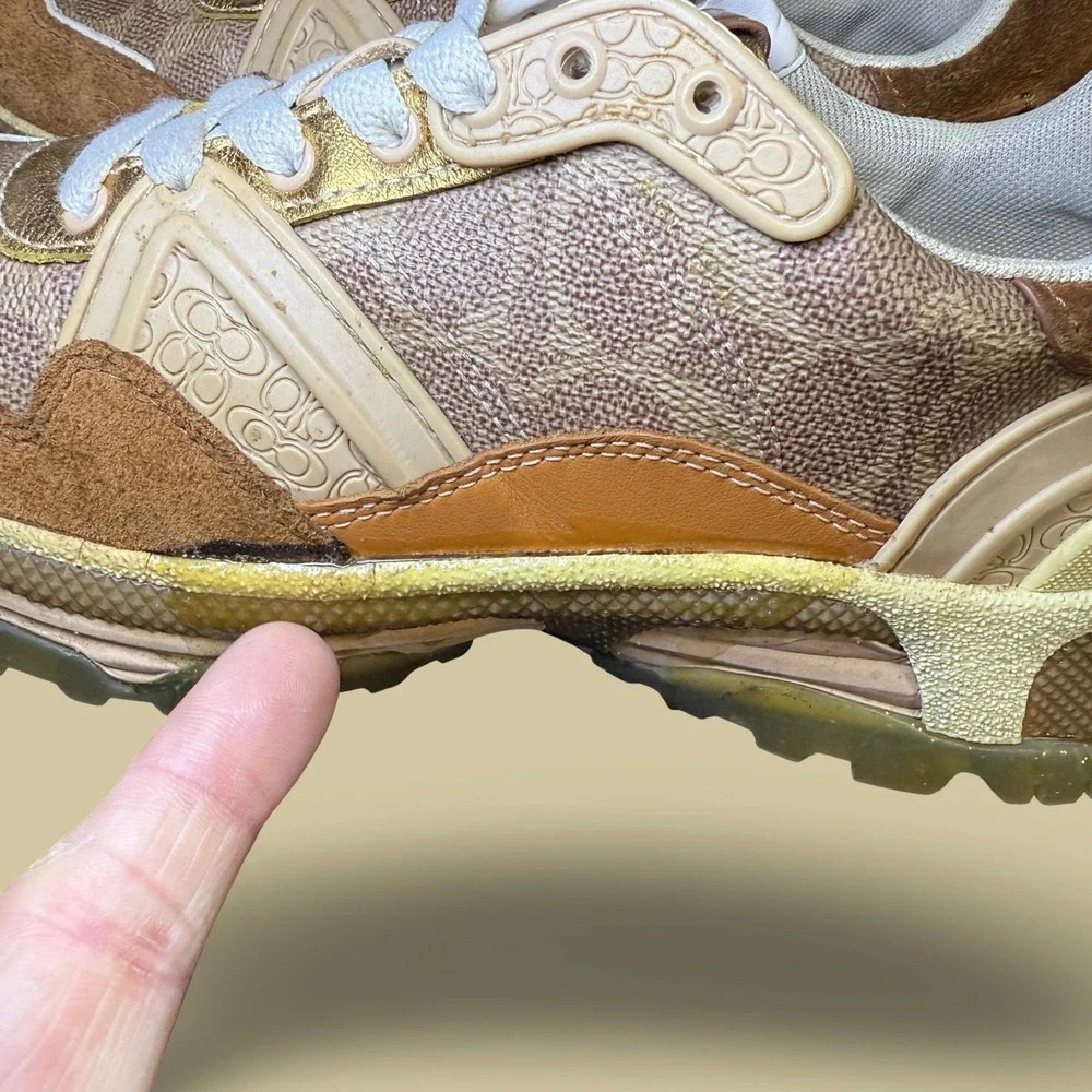 Coach c115 tech